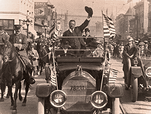 1912 Theodore Roosevelt Campains Waving his hat to the crowd