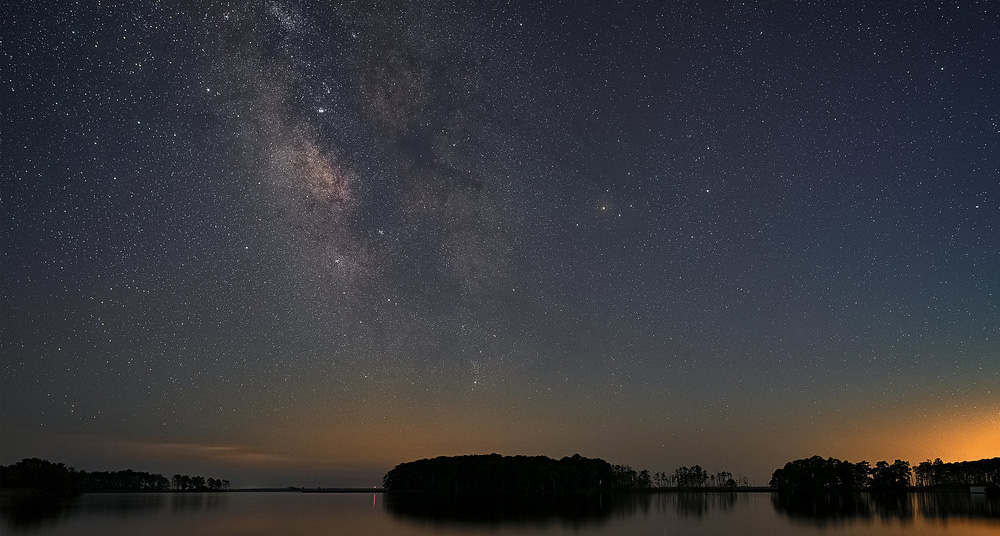 Milky Way over Blackwater, stary sky with reflections on the water