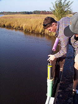 Installing water quality monitoring device